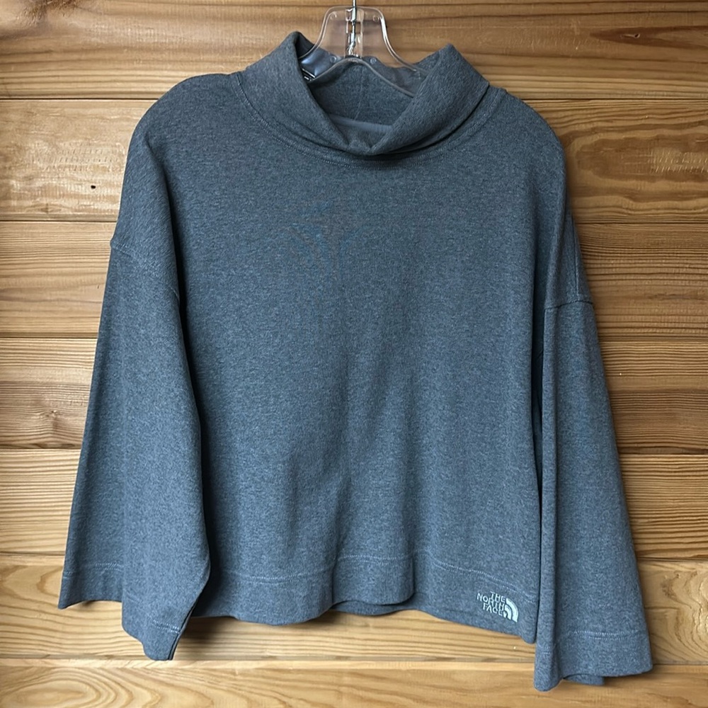 The North Face Gray Cropped Long Sleeve Shirt Size M